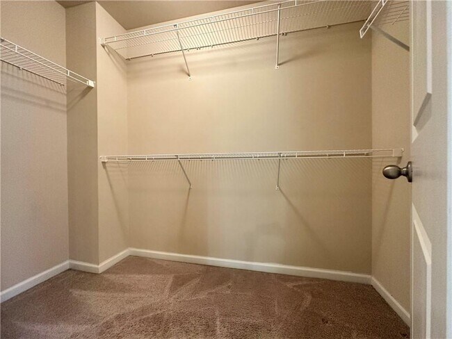 Building Photo - 244 Highland Pointe Cir E