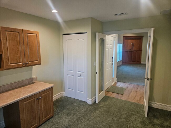 Building Photo - Stylish Palm Harbor Home in Bentley Park –...