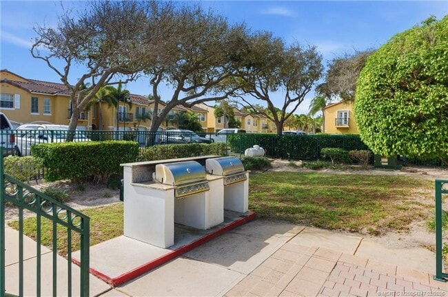 Building Photo - 1155 Lake Shore Dr