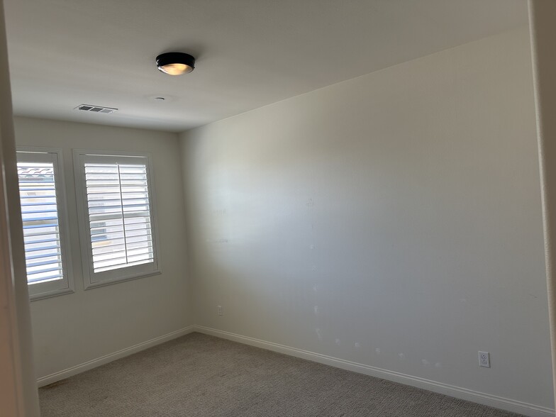 Building Photo - 16029 Veridian Cir