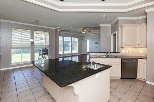 Building Photo - 6235 Gracemount Ln