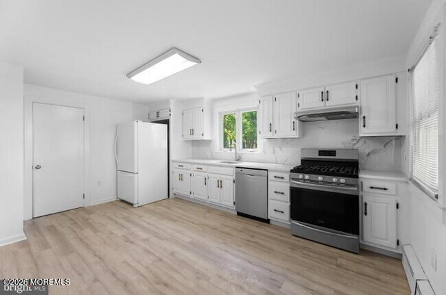 Building Photo - 245 Paxson Ave