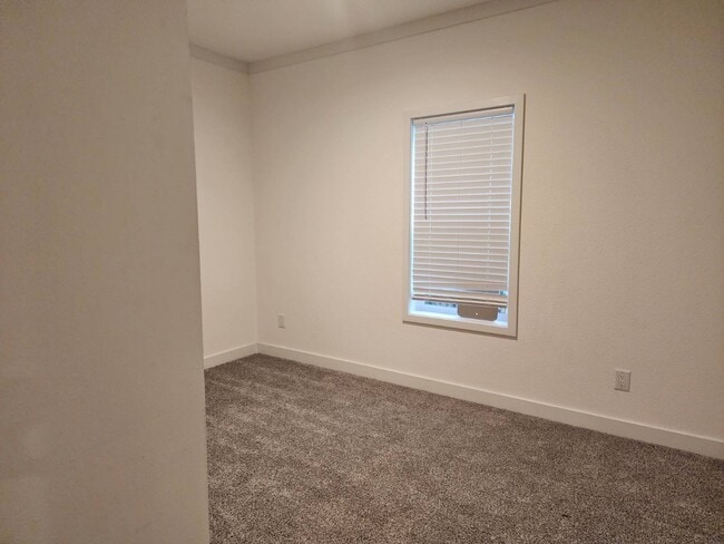 Building Photo - 370 E Lassen Ave