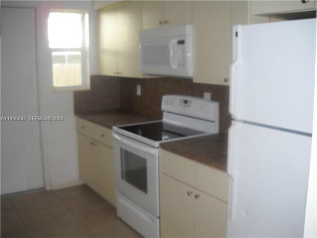 Building Photo - 1040-1092 92nd St