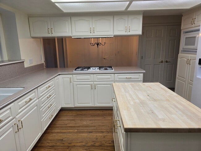 Building Photo - 4 bedroom home off of Mayberry Dr in Reno