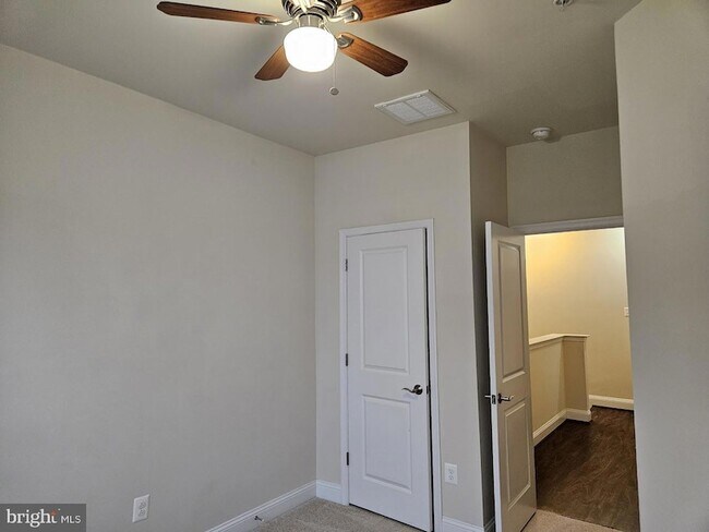 Building Photo - 6041 Maple Hill Rd