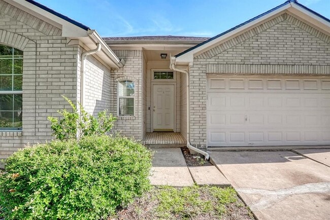 Building Photo - 1526 Rogers Lake Ln