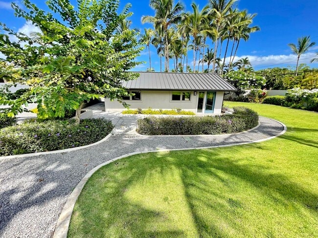 Building Photo - Experience Island Living in a Renovated 2-...