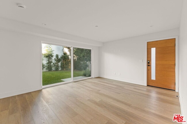 Building Photo - 1752 N Van Ness Ave