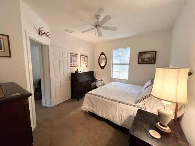 Building Photo - 2913 E Community Dr