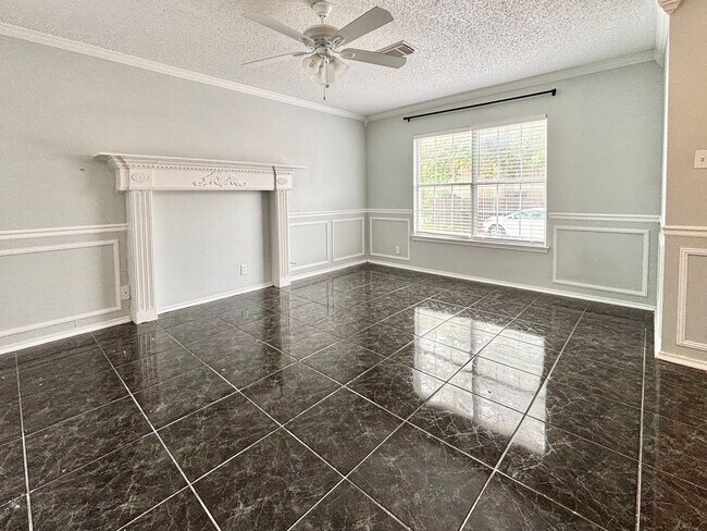 Building Photo - Spacious 2-Story Home Near Medical Center,...