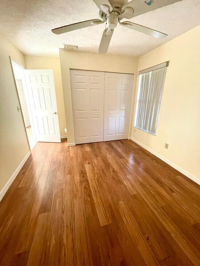 Building Photo - 5400 NW Emblem St