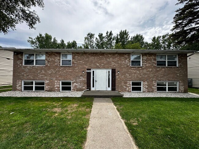 Building Photo - Regal Landing ||