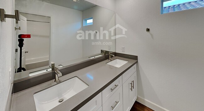 Building Photo - 3357 Blodwen St