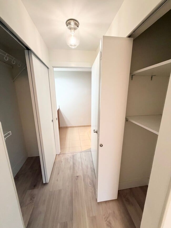 Building Photo - 1550 Eastlake Ave E