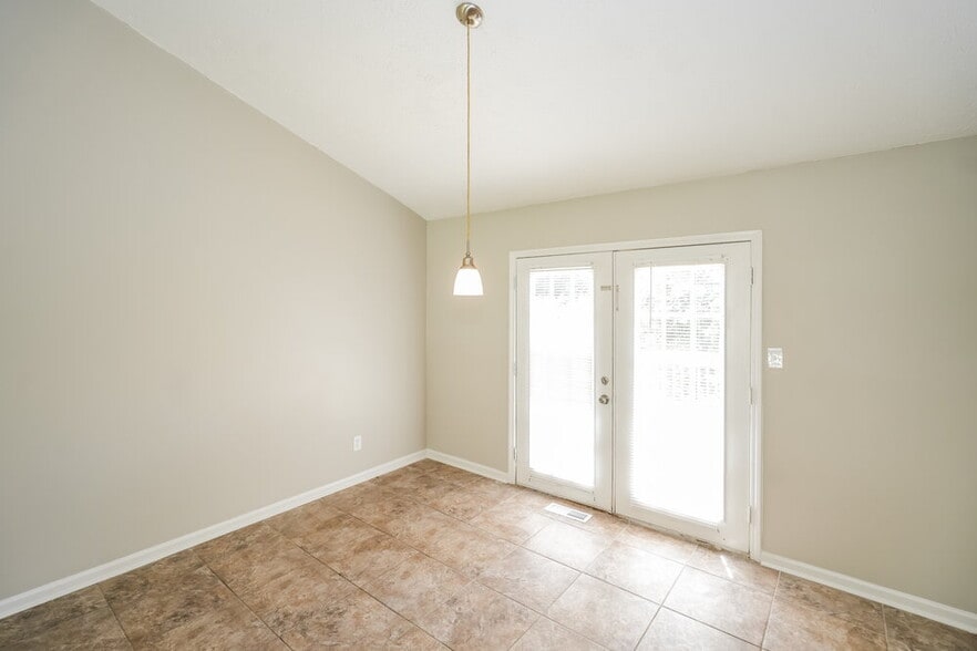 Building Photo - 3221 Jessica Dr