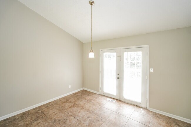 Building Photo - 3221 Jessica Dr