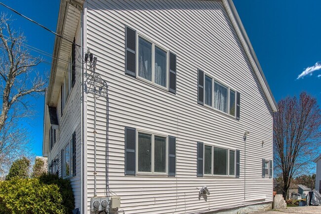 Building Photo - 1246 Somerset Ave