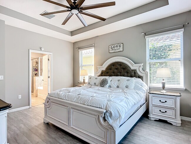 Building Photo - 3009 Esmeralda Dr