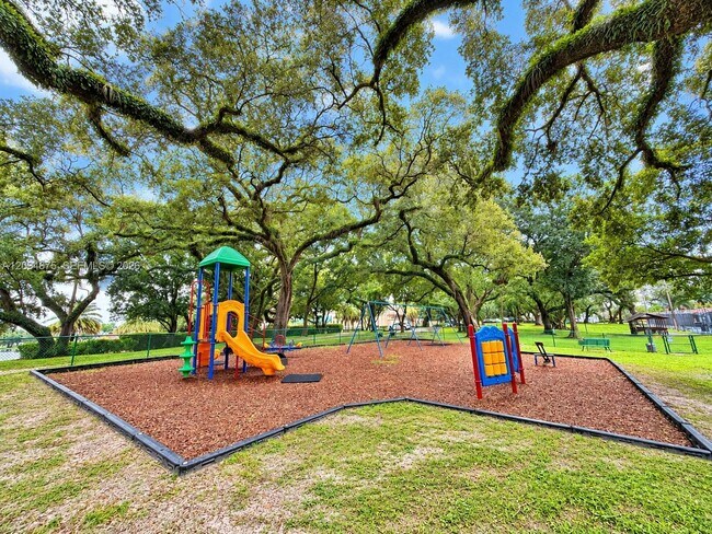 Building Photo - 9440 Poinciana Pl