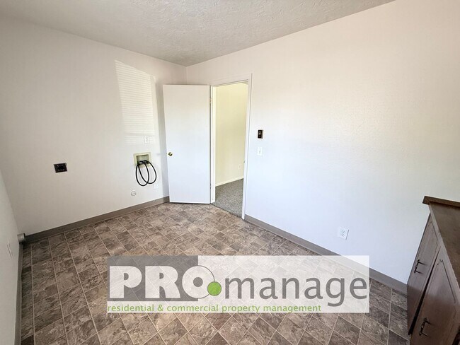 Building Photo - 588 L St