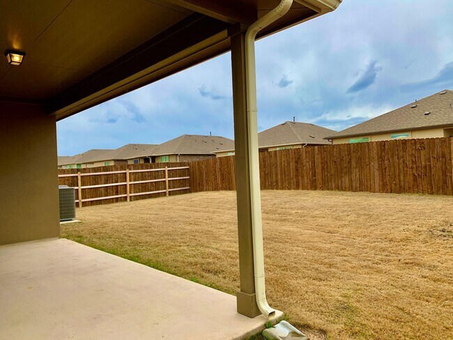 Building Photo - Beautiful 4 bedroom 3 bathroom home in Pfl...