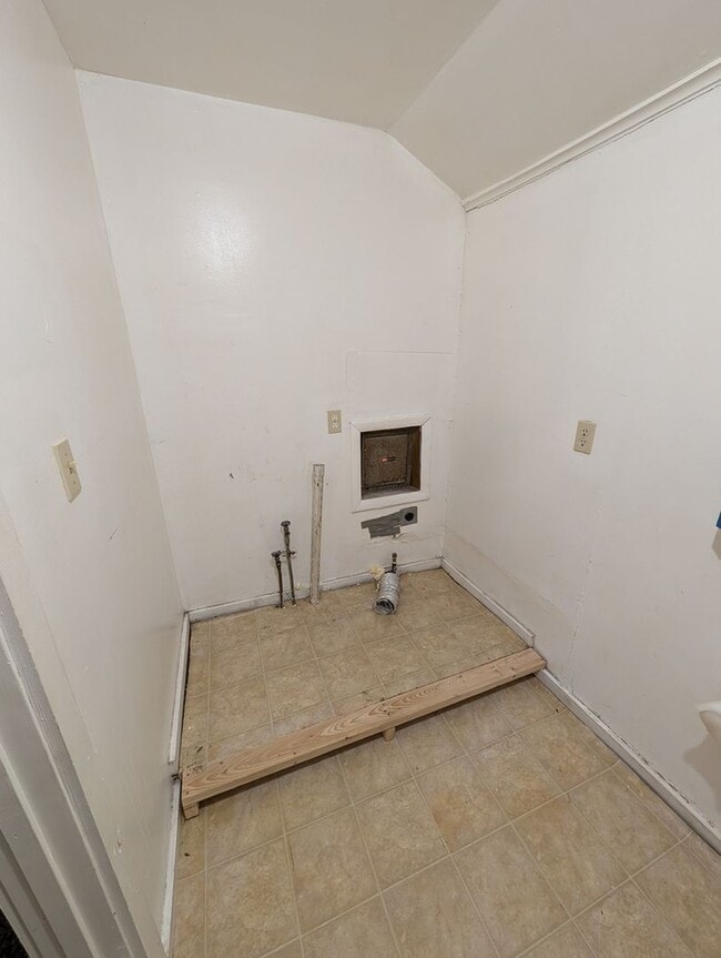 Building Photo - 3 Bedroom House in Pryor