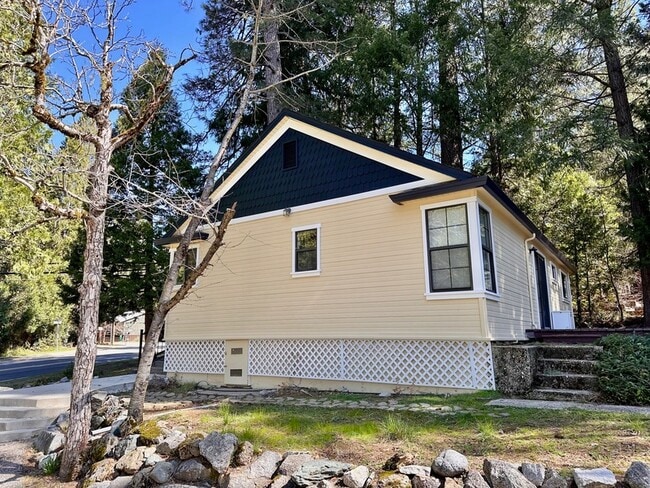 Building Photo - 10529 Boulder St