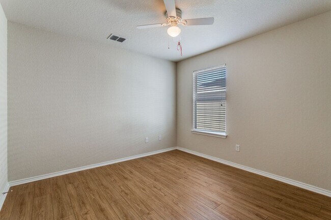Building Photo - Ready for Rent!