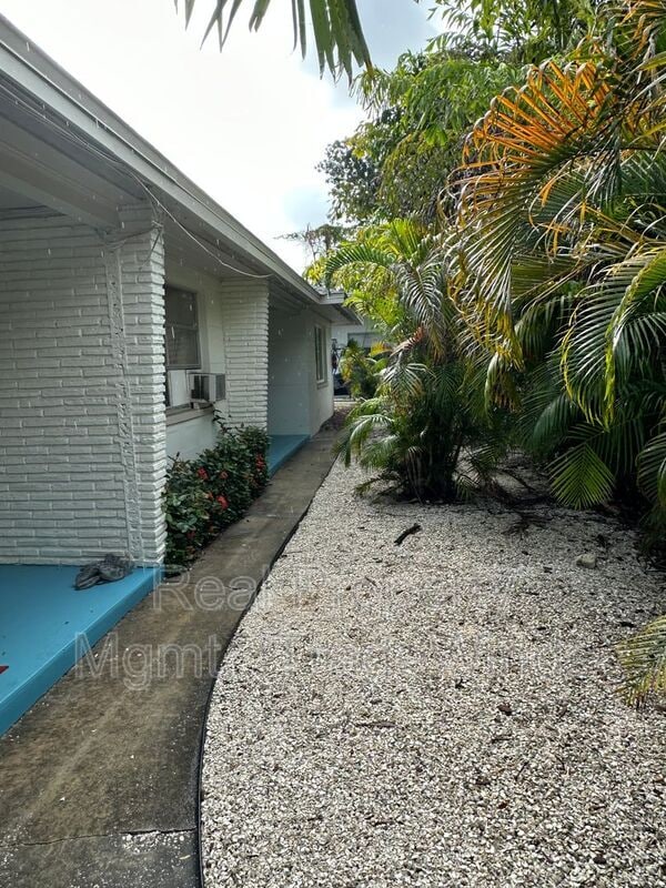 Building Photo - 1211 N Osceola Ave