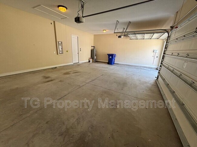 Building Photo - 157 Cloisterbane Dr