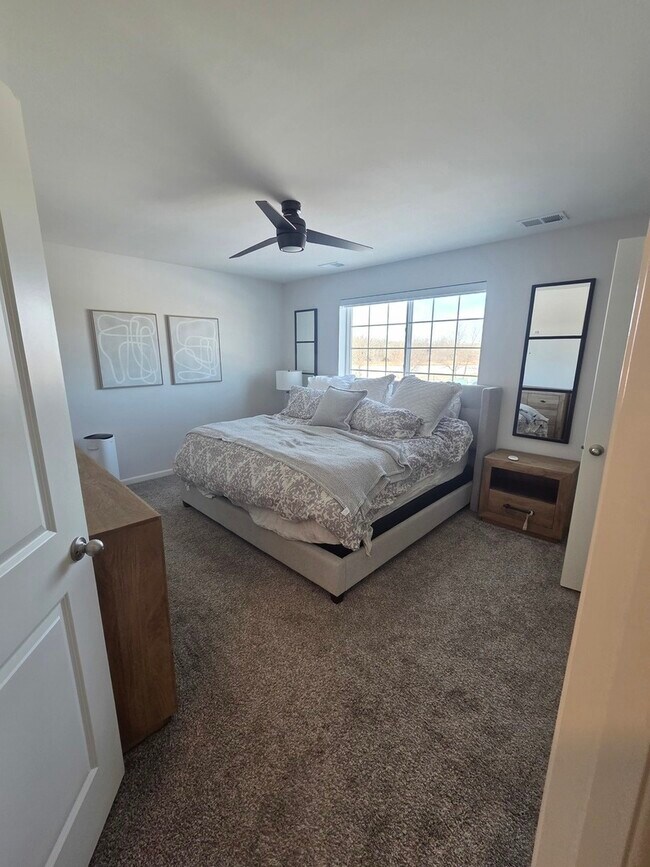 Building Photo - 719 Wellington Ln