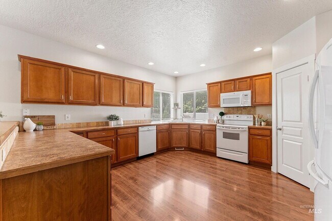 Building Photo - Single Family Home For Rent