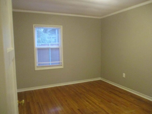 Building Photo - *MOVE IN SPECIAL $575 Off 1ST MONTH RENT