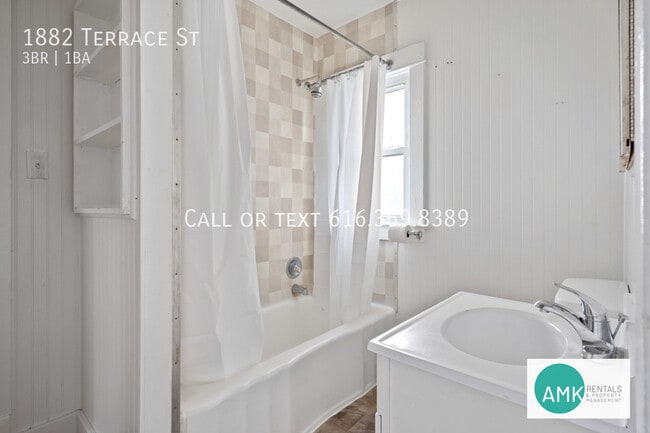 Building Photo - 1882 Terrace St