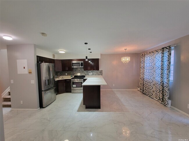 Building Photo - 172-31 Highland Ave