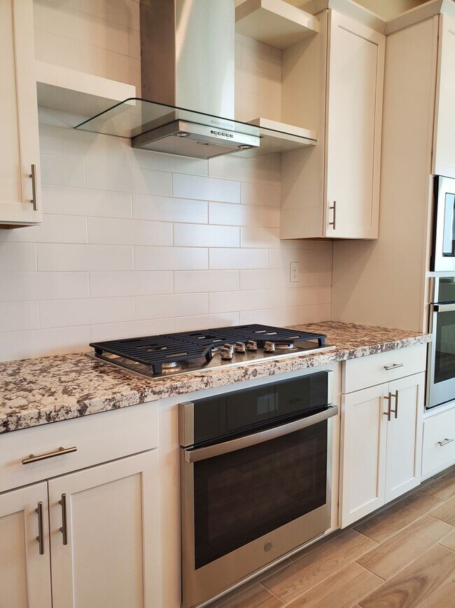 Building Photo - Next Gen Home with main house and guess unit in Spring lake Area