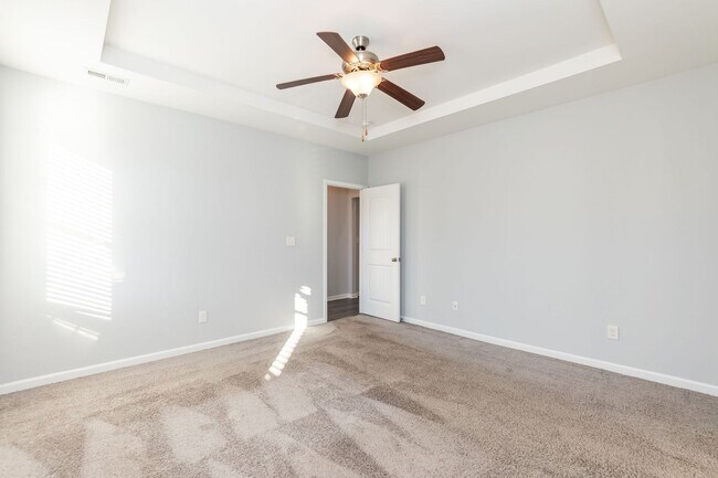 Building Photo - One Level Home Move In Ready!