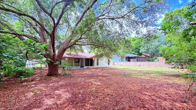 Building Photo - Pet-Friendly 3BR Home with Spacious Yard – No HOA!