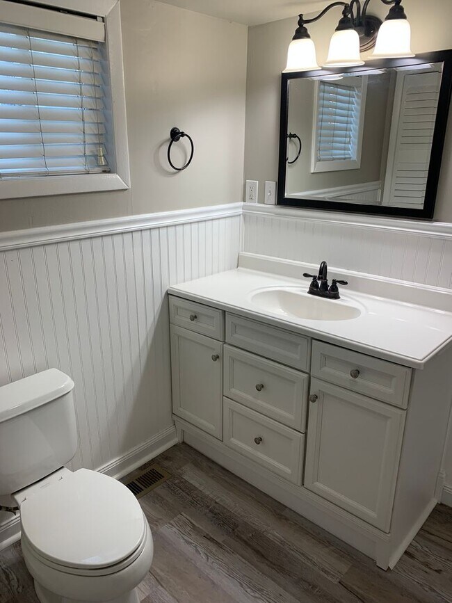 Building Photo - Spacious 4-Bedroom Home in Berkeley – Grea...