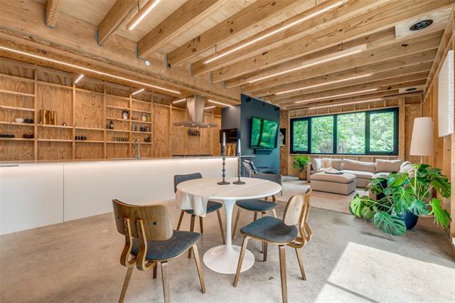 Building Photo - 903 Blackland Ct