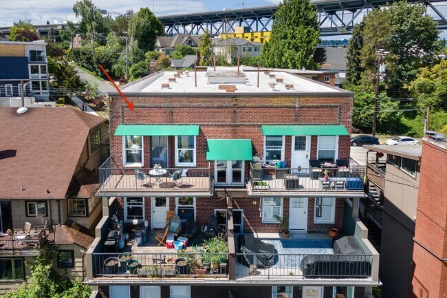 Building Photo - 3226 Fuhrman Ave E