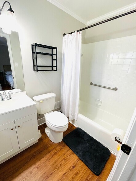 Building Photo - 2013 Lee Ave