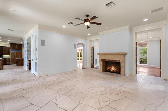 Building Photo - 602 Las Lomas Dr