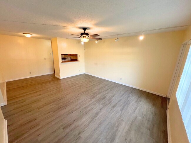 Building Photo - 843 Twin Lakes Dr