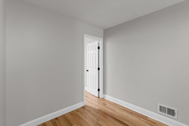 Building Photo - 2518 E Fayette St