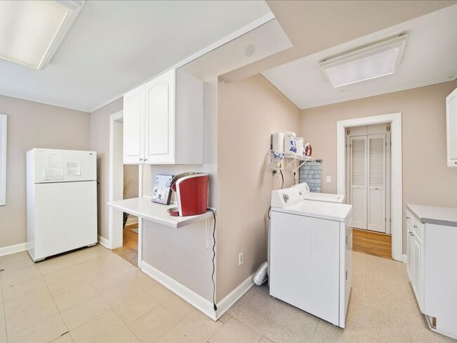 Building Photo - 3701 S Richmond Ave