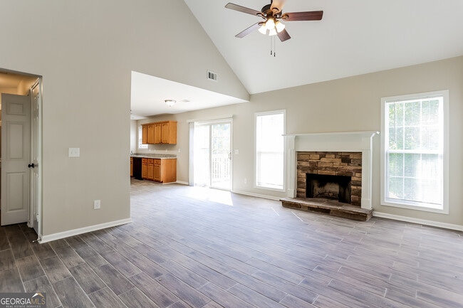 Building Photo - 147 Portland Rd