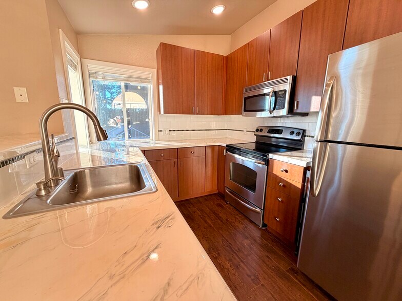 Kitchen - 16101 Bothell Everett Hwy