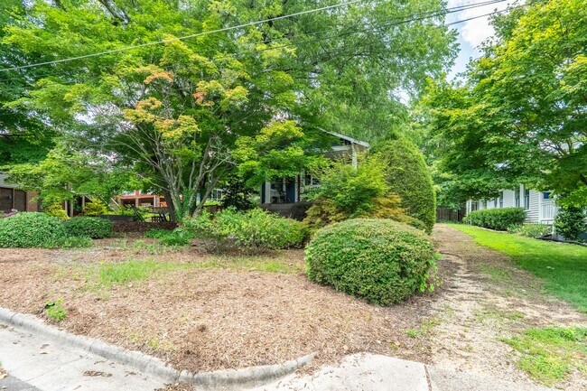 Building Photo - Downtown Raleigh Bungalow: Available September 11th